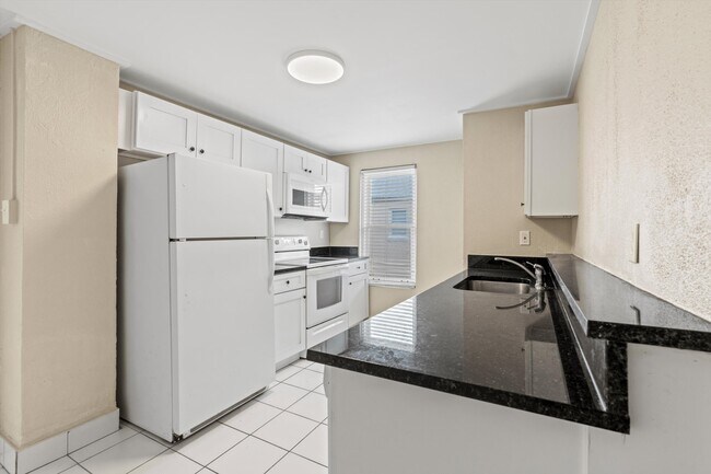Building Photo - 137 Riberia St