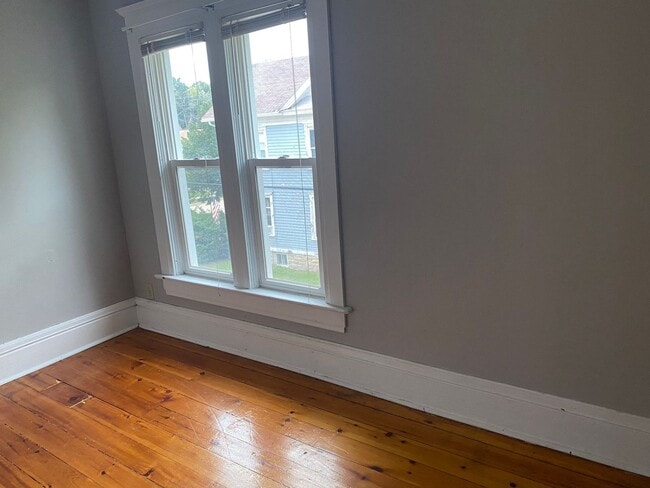 Building Photo - 685 Franklin St