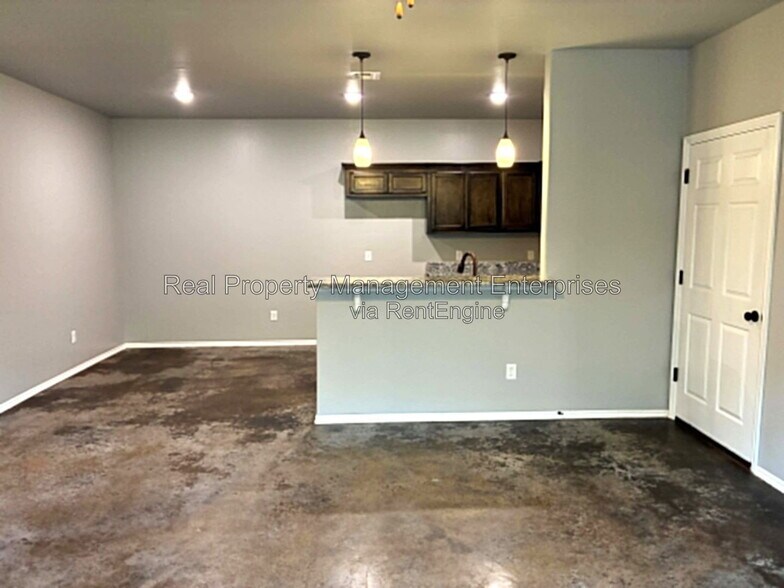Building Photo - 7508 Redbud Villas Ct
