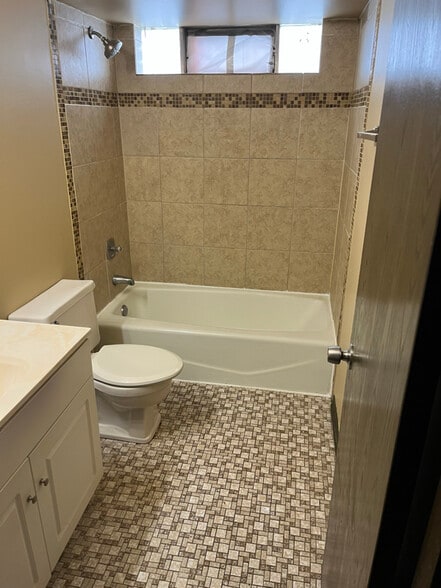 Building Photo - 7718 Wildwood Ct