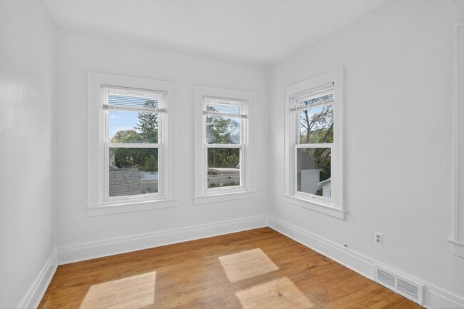 Building Photo - 258 Hickok Ave