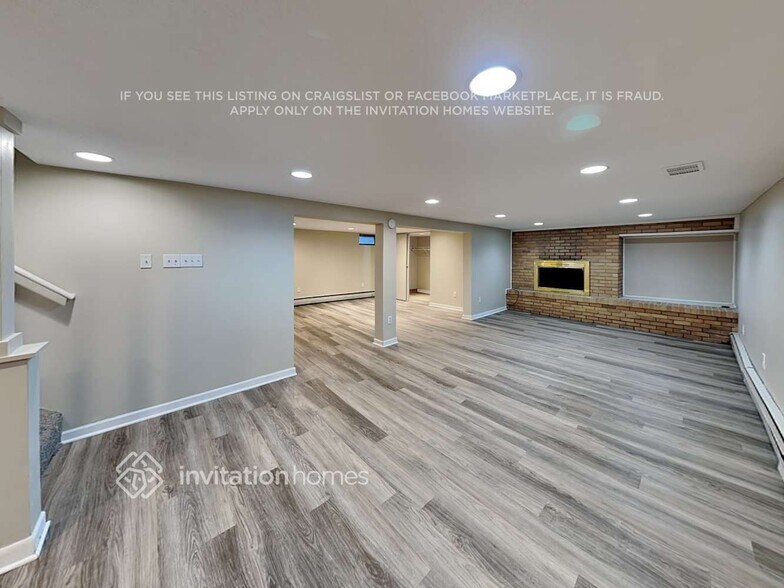 Building Photo - 302 Zinnia Ln N
