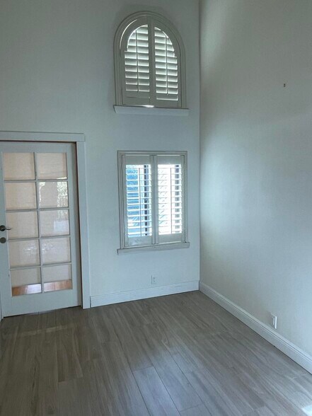 French door entry to 2nd bedroom / bathroom suite - 441 N Harbor City Blvd