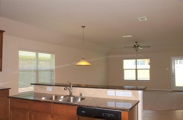 Building Photo - 2209 Sun Creek Dr