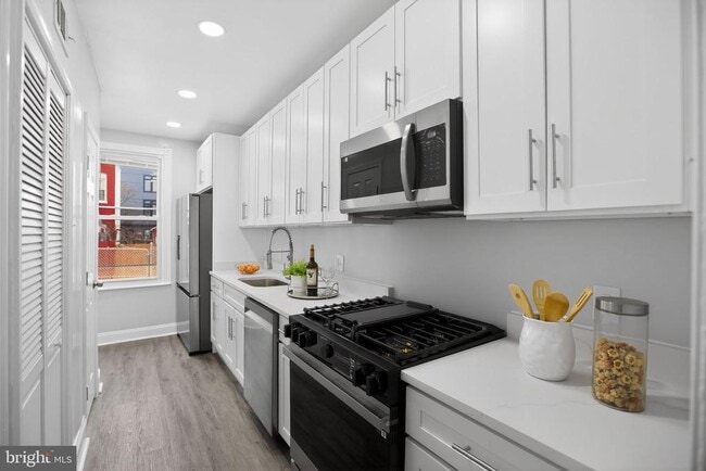 Building Photo - 1221 I St NE