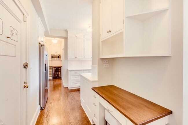 Building Photo - Exquisite 2-Bed, 2-Bath Luxury Condo in th...