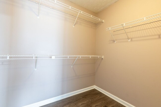 Building Photo - Spacious 5 Bedroom, 3 Bathroom Home in Cov...