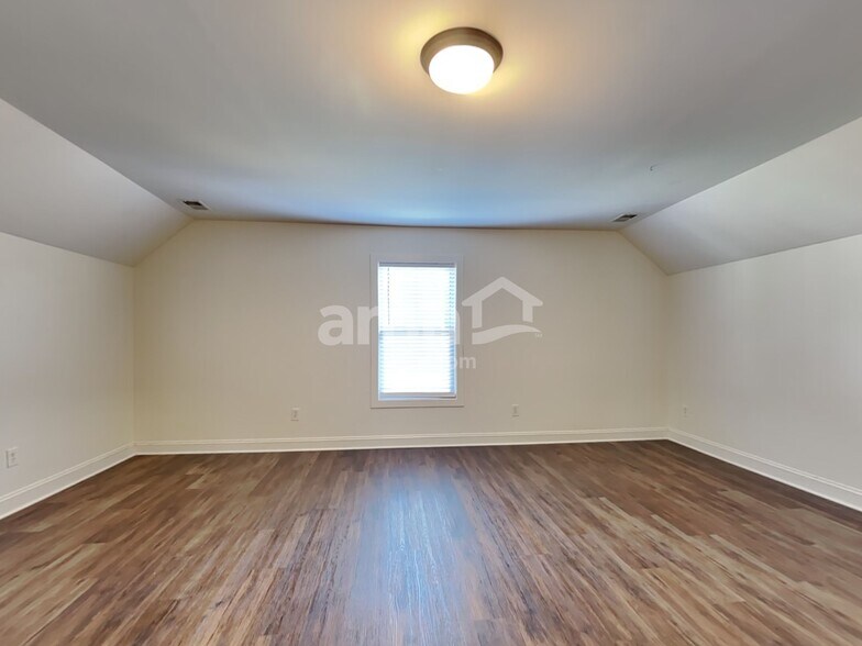 Building Photo - 1079 Moss Grove Dr