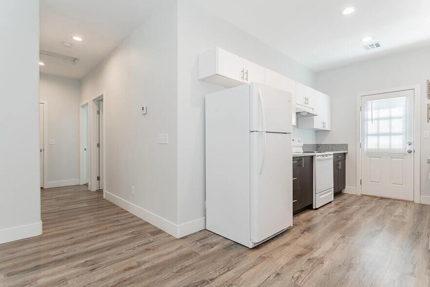 Building Photo - 1681 S Dandelion St