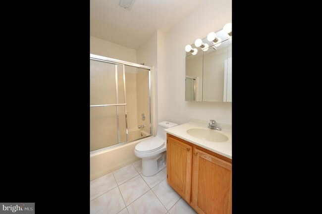 Building Photo - 29 Village Ln