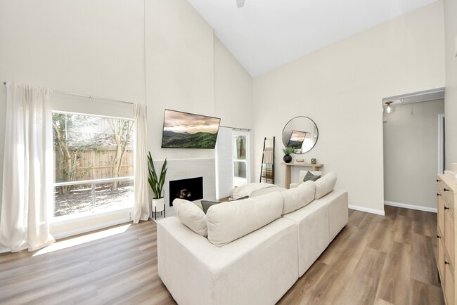 Building Photo - 18019 Autumn Hills Dr