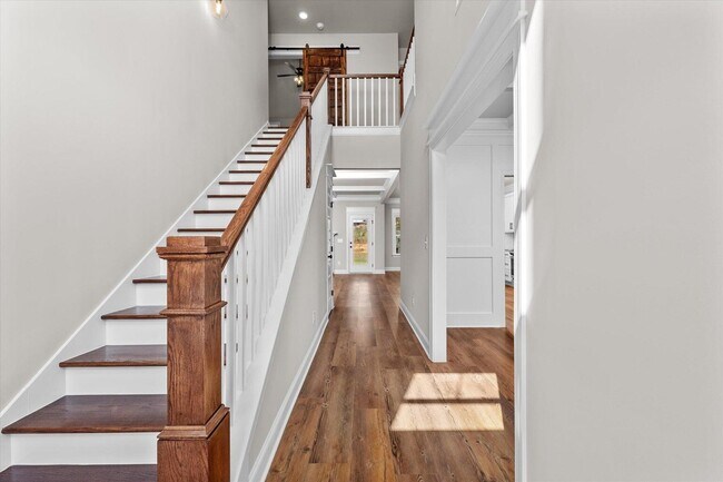Building Photo - 2987 Rosewood Dr