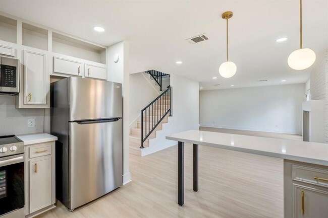 Building Photo - 17 Dowlen Pl