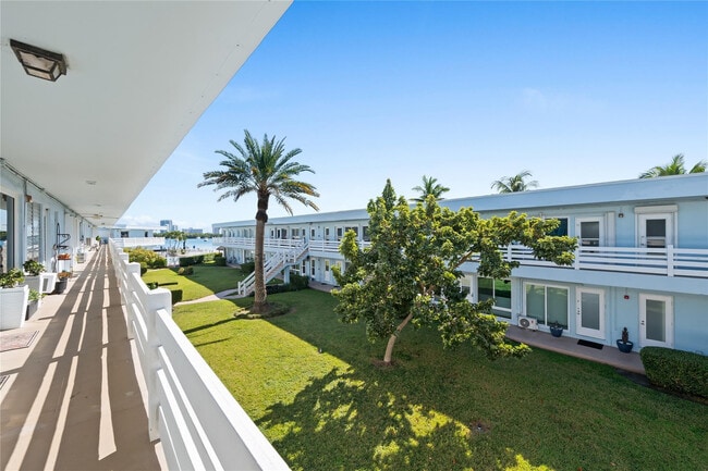 Building Photo - 2700 NE 135th St