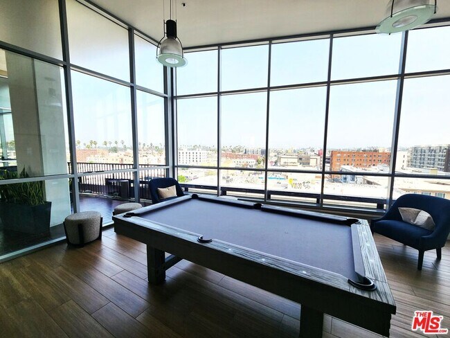 Building Photo - 3785 Wilshire Blvd