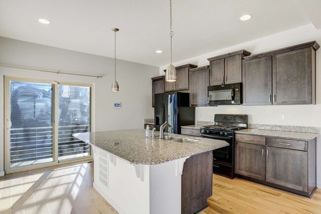 Building Photo - New Interior Paint! Shorter Lease Terms Av...