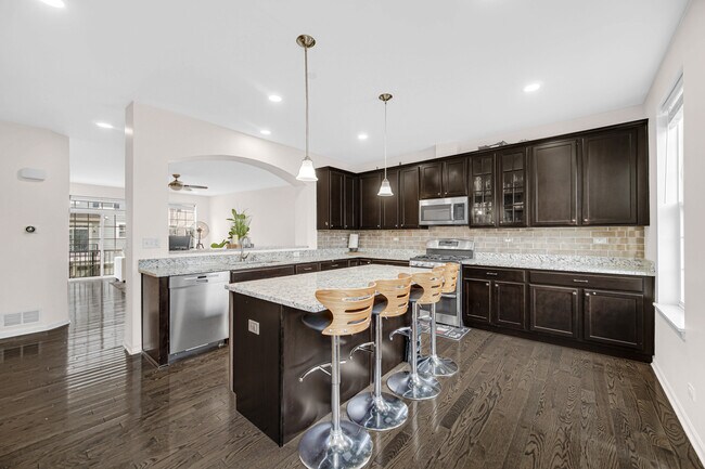 Building Photo - 57 Margaret Dr