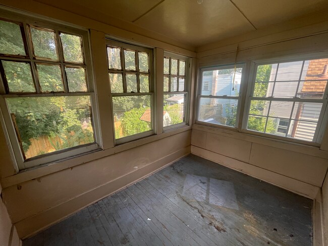 Sunroom - 1038 Clinton Ave S