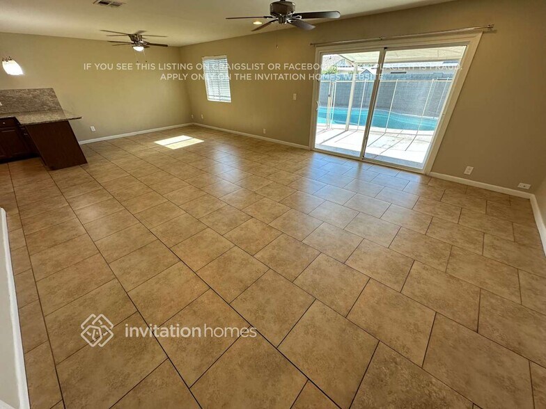 Building Photo - 1821 E La Donna Dr