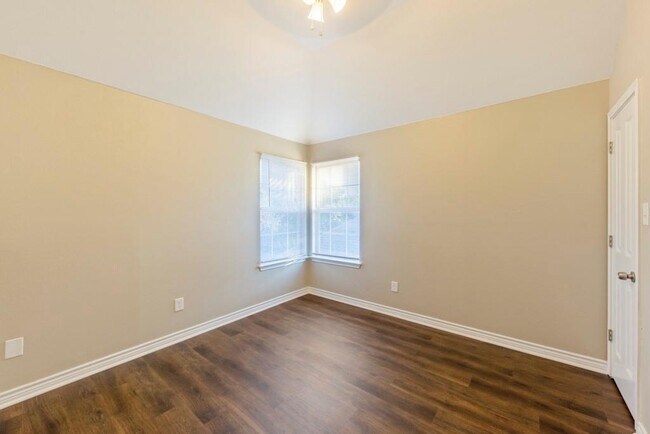 Building Photo - 17901 Madden Dr