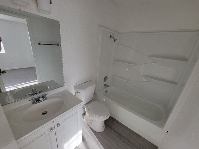 Building Photo - "Discover Comfort and Convenience: Spacious 2-Bed, 2-Bath Apartment in Las Vegas!"