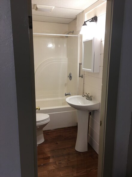 bath - 314 Elm St