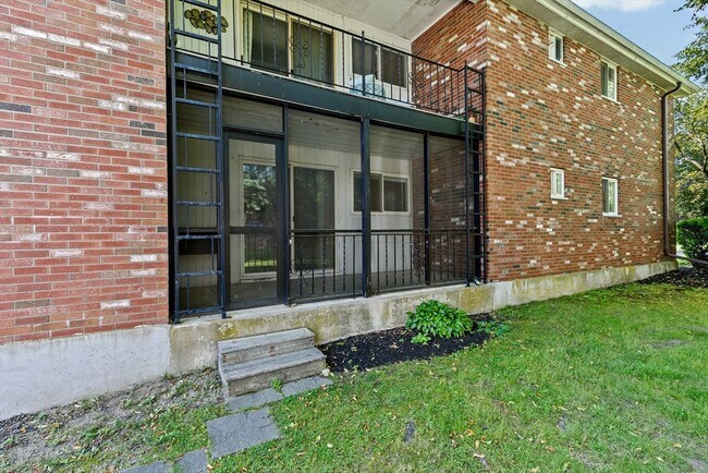 Building Photo - 79 Fountain Ln