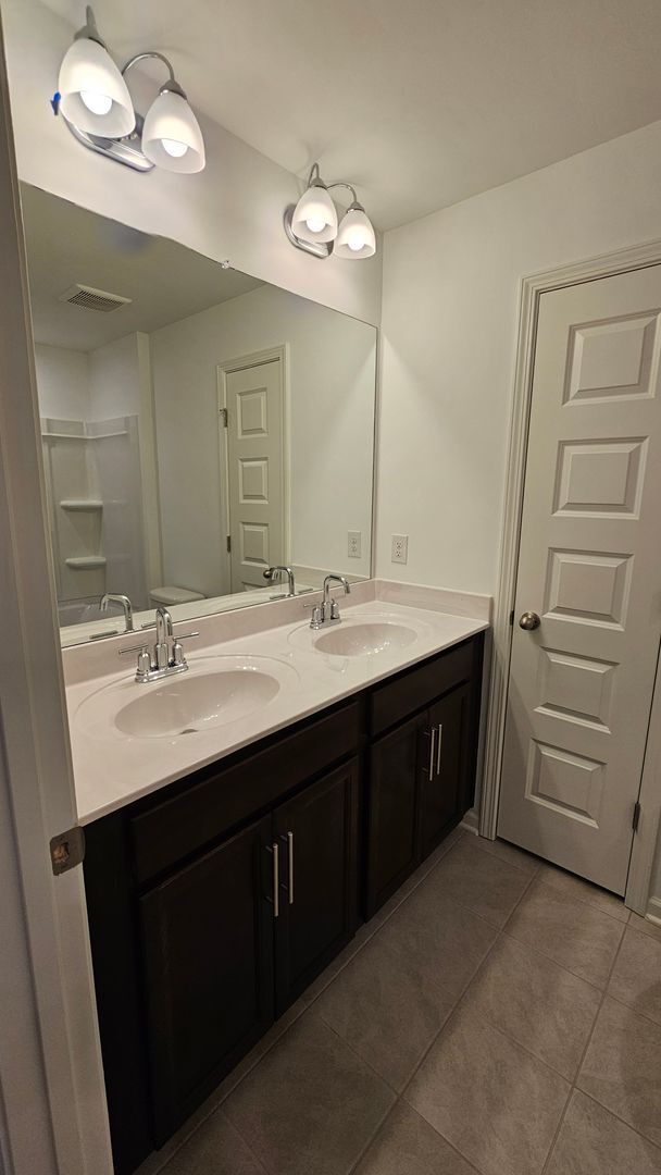 Building Photo - Spacious like new home in Hermitage FOR LEASE