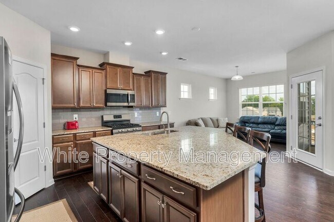 Building Photo - 15007 Arlington House Dr