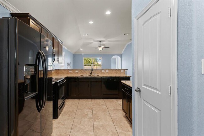 Building Photo - 244 Chickadee Ln