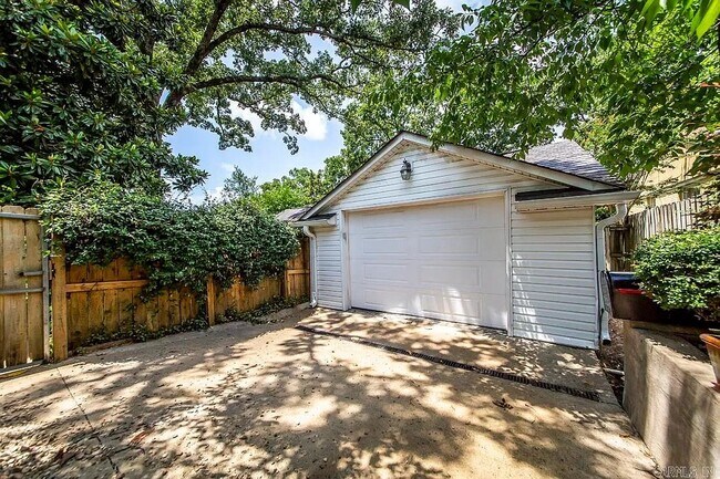 Building Photo - 1717 N University Ave