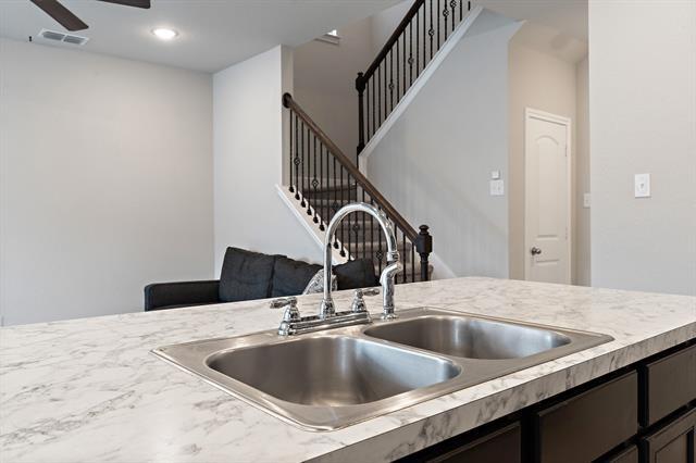 Building Photo - 2833 Bellflower Dr