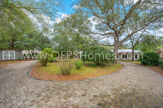 Building Photo - Bayou-Front Home w/ Dock