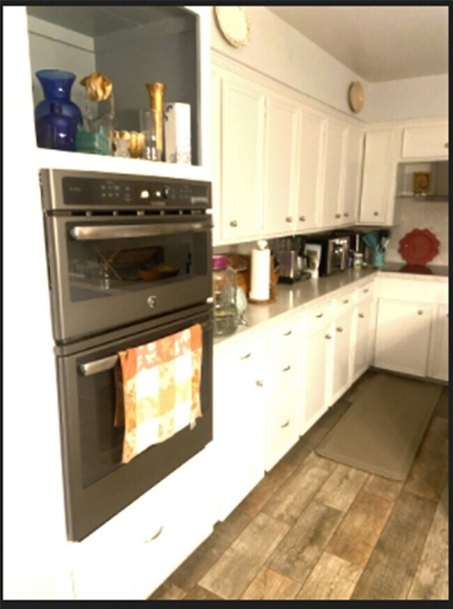 Building Photo - 179 Old Bridge Lake St