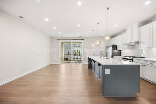 Building Photo - 9769 Oaklawn Blvd NW