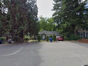 Building Photo - Wonderful 2-bed, 2-bath home in North Seattle