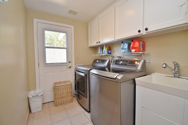 Building Photo - 204 Cypress Hills Ct