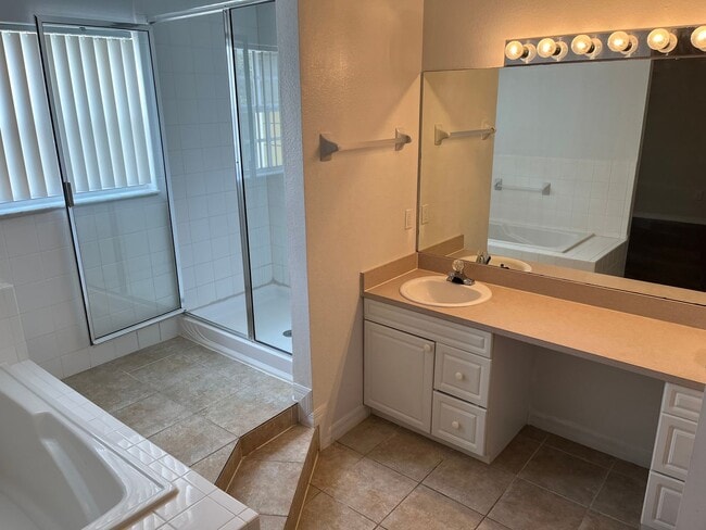 Building Photo - 409 Coconut Palm Way