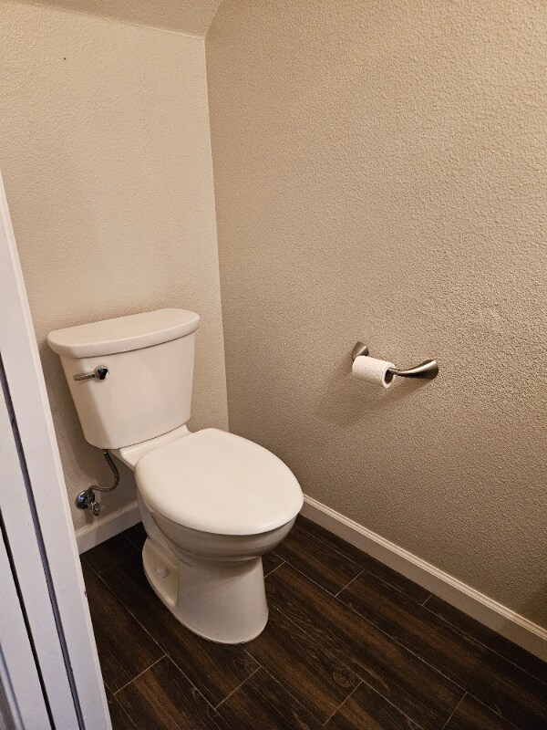 Building Photo - 1022 E 5th St