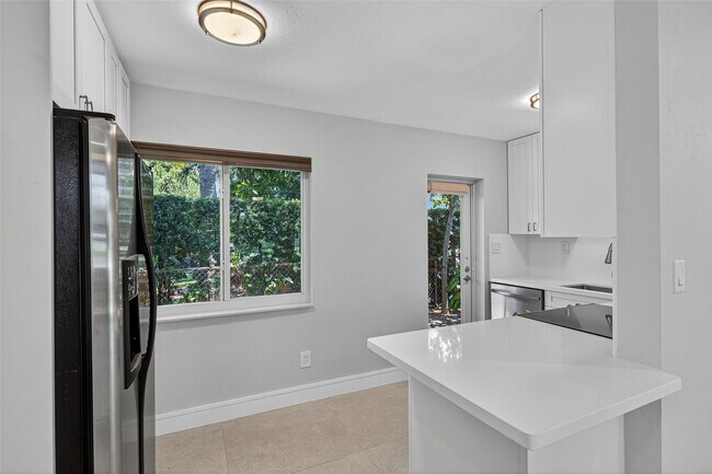 Building Photo - 301 NE 15th St