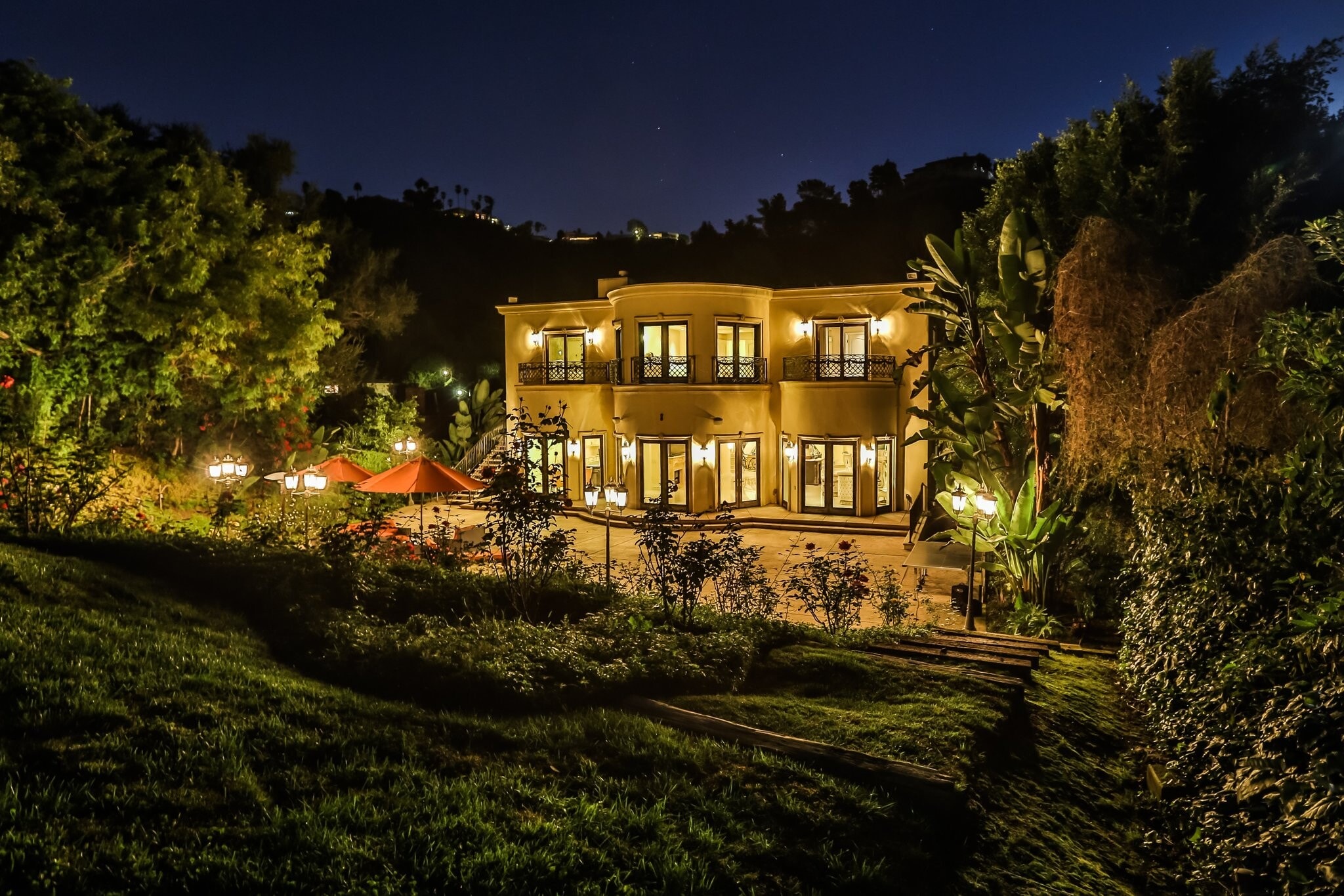 Building Photo - 1331 Roscomare Rd