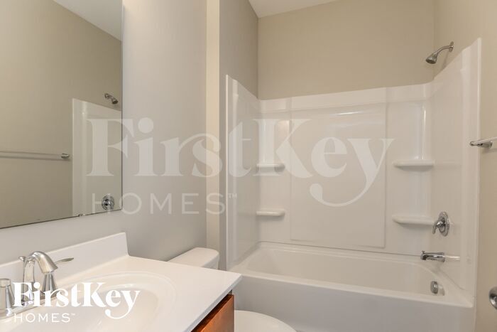 Building Photo - 812 Southridge Dr