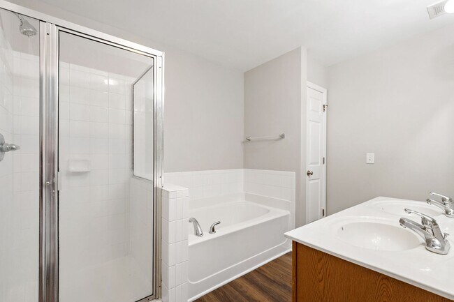 Building Photo - Raleigh Retreat: Modern 3BR Townhome with ...