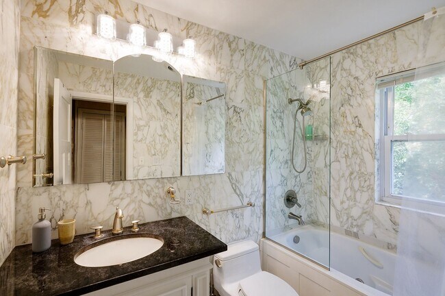 Building Photo - Furnished, Detached Home in Bethesda Alta ...