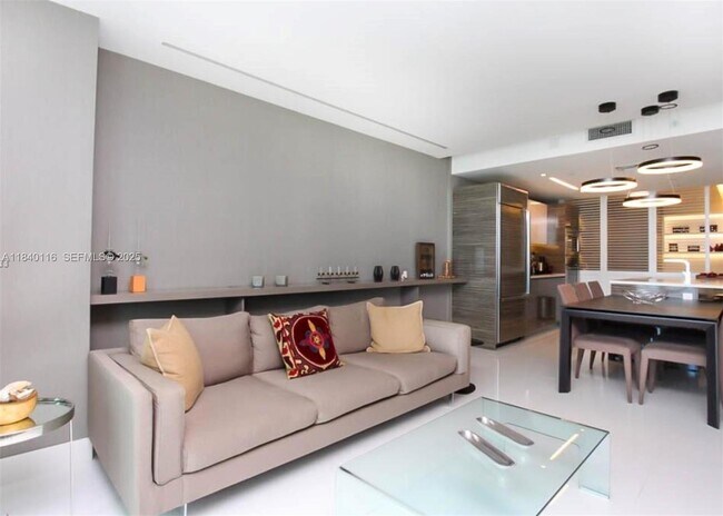 Building Photo - 460 NE 28th St