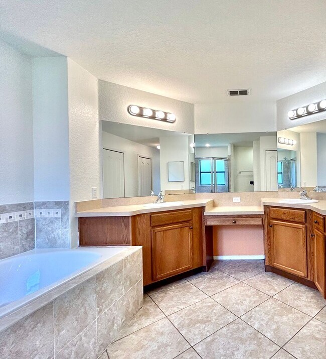 Building Photo - Designed for Living! 4beds, 2baths, attic ...