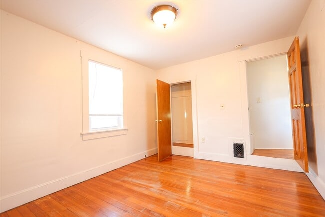 Building Photo - 68 A Newhall St