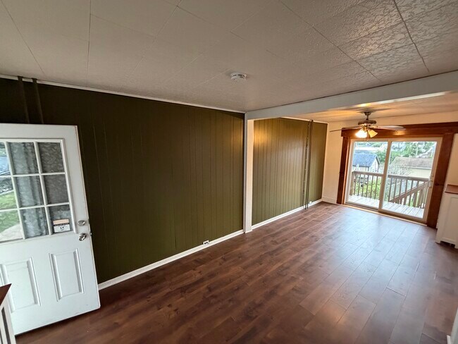Building Photo - 402 Douglass St