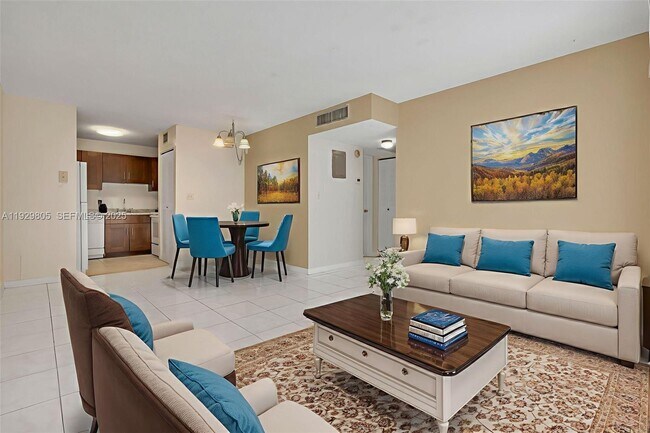 Building Photo - 2651 Riverside Dr