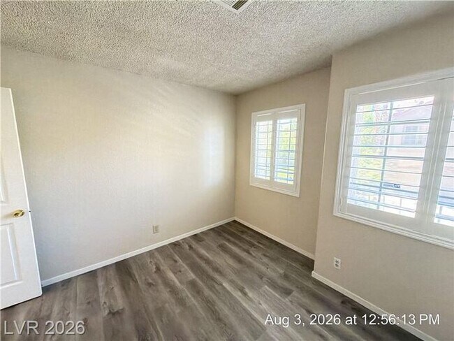 Building Photo - Beautiful Home with Private Balcony, Fireplace & Granite Kitchen